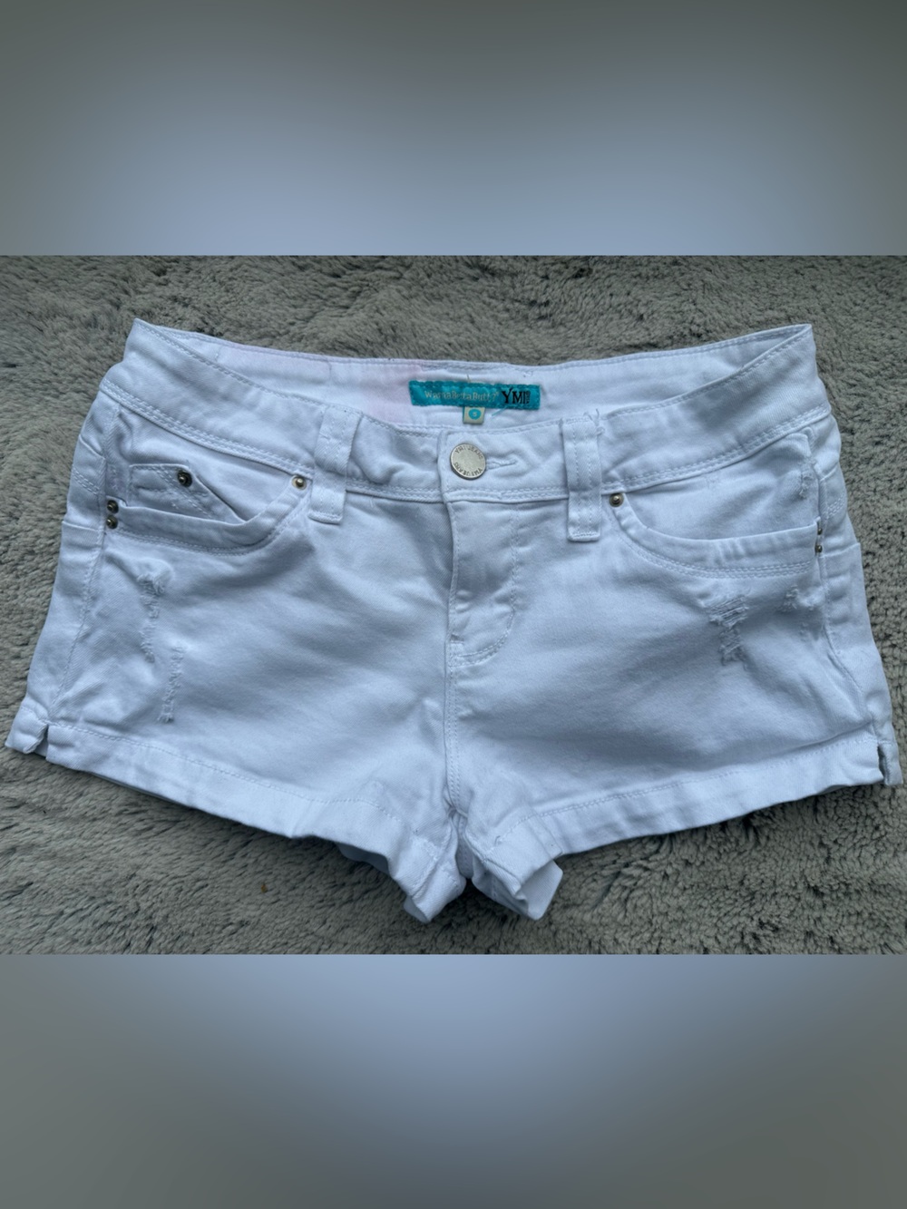 YMI WannaBettaButt White Distressed Denim Shorts Size Small